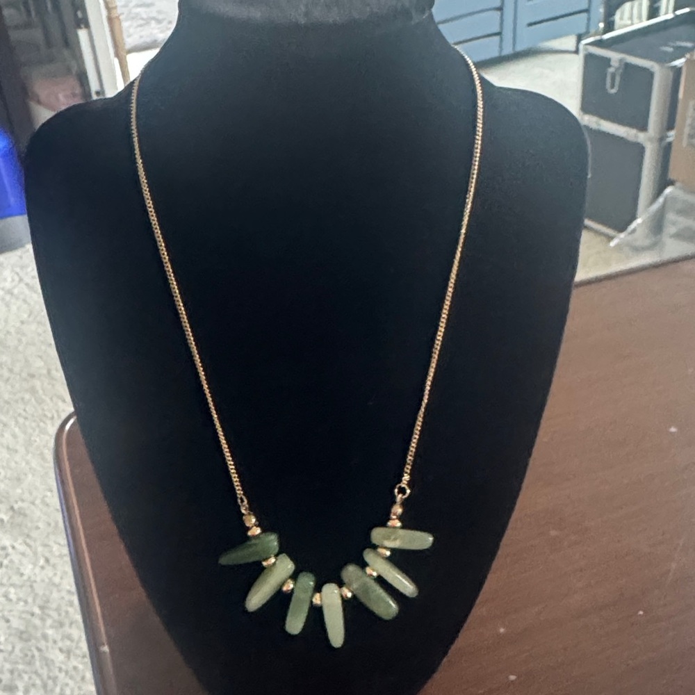 Elegant Green and Gold Necklace